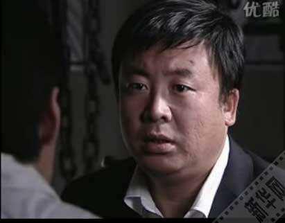 通緝犯出逃改頭換面變身知名演員！曾因《潛伏》榮獲國劇盛典最佳男配角