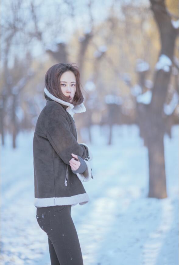 那廣子美照演繹“冬日戀歌”  網友評論：聽見了雪落下的聲音