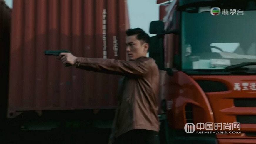 港劇兄弟第8集劇情：鐵男搜查非凡公司 天行取得官商嫖客名單