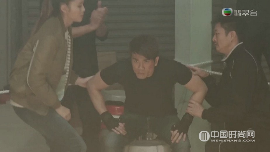 tvb兄弟第14集劇情：鐵男遭非凡下藥后失控 青青派人逮捕英奇