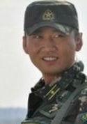 何 達
