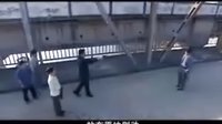 笑噴了，原來(lái)?yè)屖沁@樣握的