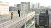 《因?yàn)槭悄悴畔矚g》秀彬欲跳樓尋死 珍珠含淚卻規(guī)勸